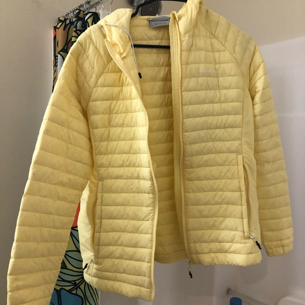 Venta Lite Hooded Insulated Jacket in Buttercup